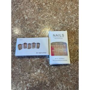 Woman’s artificial nails bundle